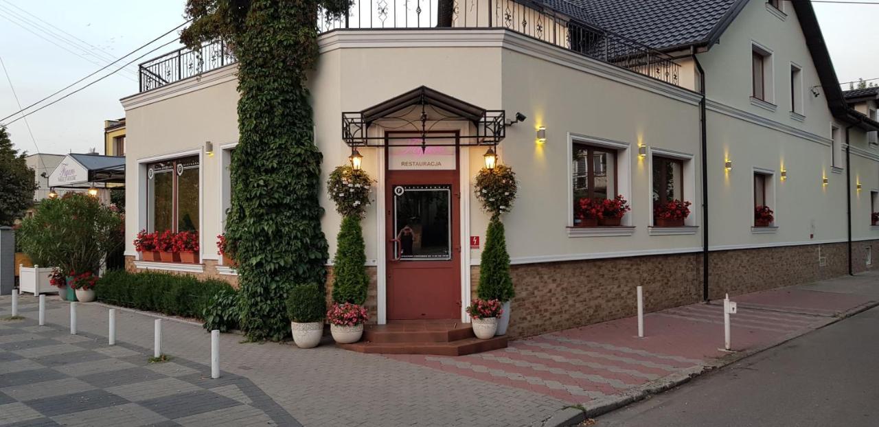 Pokoje De Luxe Figaro Płock Exteriör bild